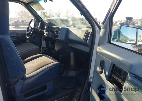 1989 Chevrolet Astro z USA, uszkodzony, nr VIN 1GCDM15Z2KB153148